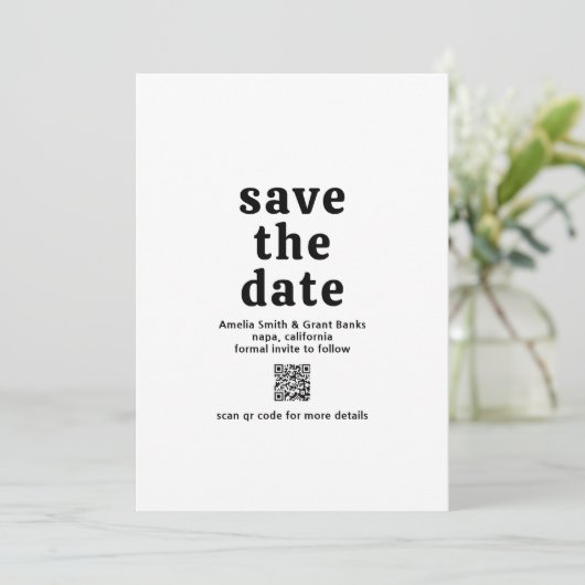 Retro Font Zwart en Wit QR Code Modern Wedding Save The Date (Staand voorkant)