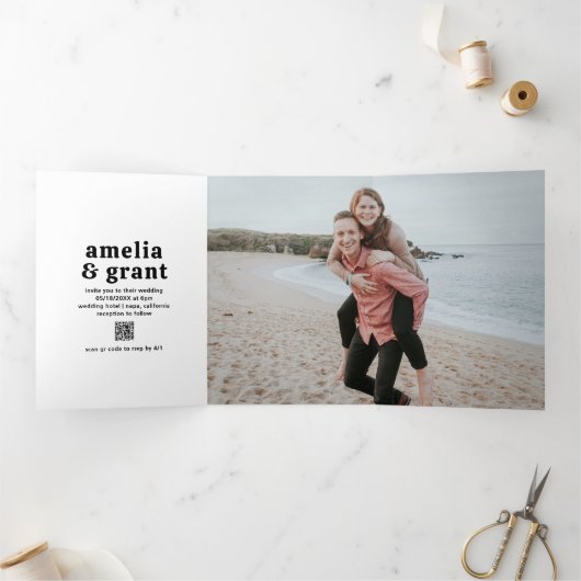 Retro Font Zwart-wit QR Code Foto Huwelijk Drieluik Uitnodiging (Binnen)
