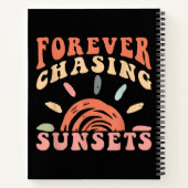 Retro Forever Chasing Zonsondergangen Zomervakant Notitieboek (Achterkant)