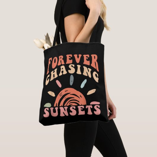 Retro  Forever Chasing Zonsondergangen Zomervakant Tote Bag (Dichtbij)