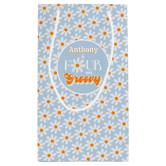 Retro Four Ever Groovy Boys 4e Verjaardag Klein Cadeauzakje (Achterkant)