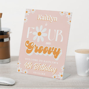 Retro Four Ever Groovy Meisjes 4e Verjaardag Welko Reclamebord Met Voetstuk