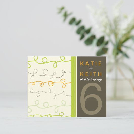 Retro Fun Scribbles Twins Kids Birthday Uitnodigin Kaart (Staand voorkant)