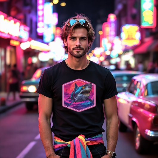 Retro futuristische haaienaanval t-shirt