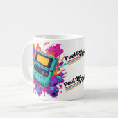 Retro Gamer Mok – 90s Neon Arcade Coffee Cup (Voorkant links)