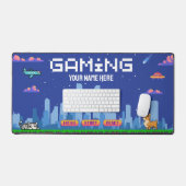 Retro Gaming Pixel Art Desk Mat – Gamer Setup (Keyboard & Muis)