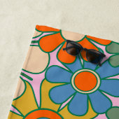 Retro Garden Flowers 60s 70s Floral Pattern Strandlaken (In situ)