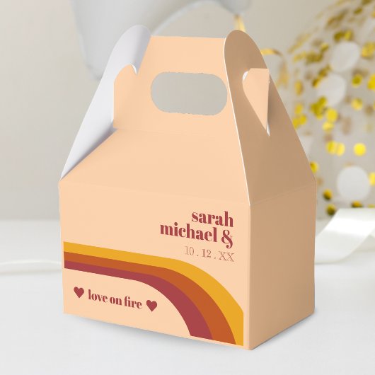 Retro gebogen boog streep liefde op vuur bruiloft bedankdoosjes