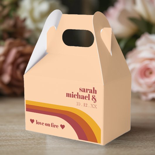 Retro gebogen boog streep liefde op vuur bruiloft bedankdoosjes