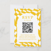 Retro geel dambord QR code bruiloft RSVP Kaartje (Voorkant)