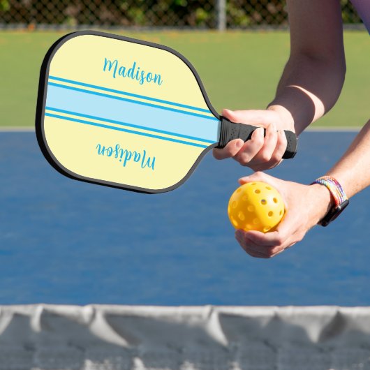Retro Geel en Hemelsblauw Gestreept - Monogrammed Pickleball Paddle (Insitu)