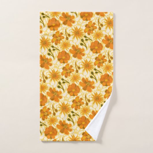 Retro Geel en Sinaasappel Bloemen met 70s Vibes Bad Handdoek (Handdoek)