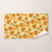 Retro Geel en Sinaasappel Bloemen met 70s Vibes Bad Handdoek (Handdoek)