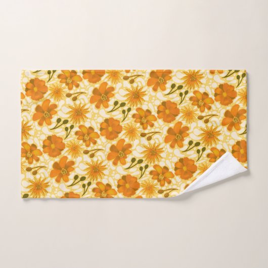 Retro Geel en Sinaasappel Bloemen met 70s Vibes Bad Handdoek (Handdoek)