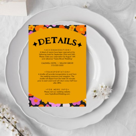 Retro Geel Paarse Bloemen Groovy Bruiloft Details Informatiekaartje