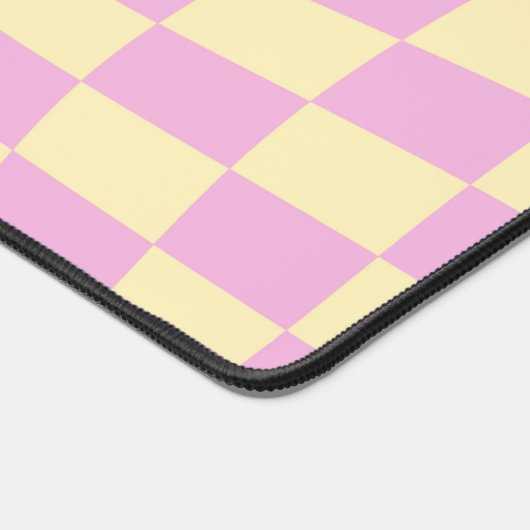 Retro geel roze geruit geruit geruit bureaumat (Hoek)