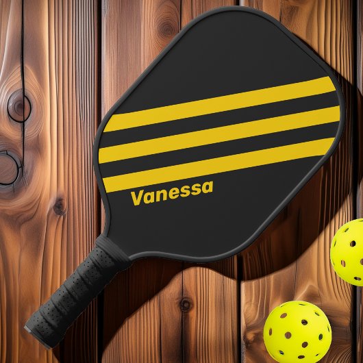 Retro Geeljas Drie Strepen met Naam Pickleball Paddle