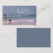 Retro-geïnspireerde Dame en Hond op het Strand Bed Visitekaartje (Voorkant / Achterkant)