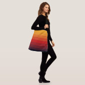 Retro gekleurde regenboog crossbody tas (Op model)