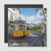 Retro gele tram op straat in Lissabon, Portugal (Voorkant / Achterkant)