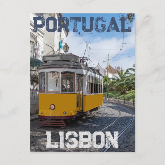 Retro gele tram op straat in Lissabon, Portugal Briefkaart (Voorkant)