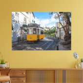 Retro gele tram op straat in Lissabon, Portugal Canvas Afdruk (Insitu (Woonkamer))