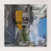 Retro gele tram op straat in Lissabon, Portugal Legpuzzel (Horizontaal)