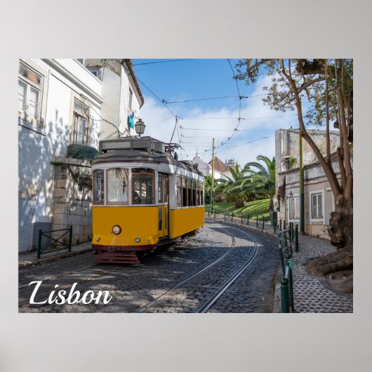 Retro gele tram op straat in Lissabon, Portugal Poster (Voorkant)