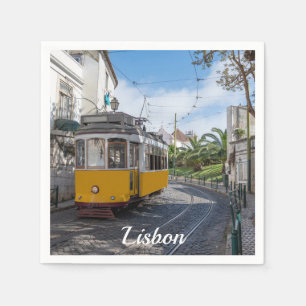 Retro gele tram op straat in Lissabon, Portugal Servet