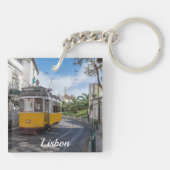 Retro gele tram op straat in Lissabon, Portugal Sleutelhanger (Achterkant)