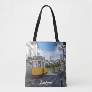 Retro gele tram op straat in Lissabon, Portugal Tote Bag