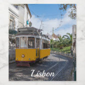 Retro gele tram op straat in Lissabon, Portugal Wijn Etiket (Enkel label)