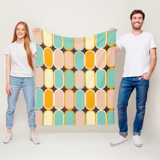 Retro geometric pattern with vertical ovals fleece deken (In situ)