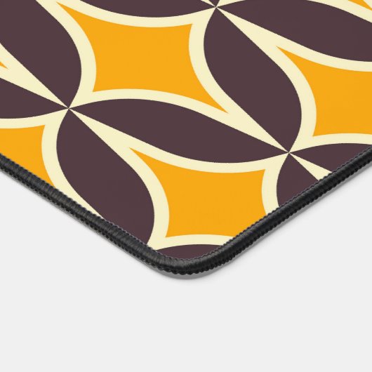 Retro geometric pattern yellow and brown leaf bureaumat (Hoek)