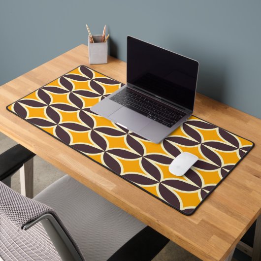 Retro geometric pattern yellow and brown leaf bureaumat (Kantoor 2)
