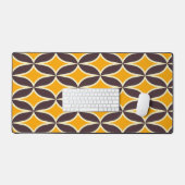Retro geometric pattern yellow and brown leaf bureaumat (Keyboard & Muis)