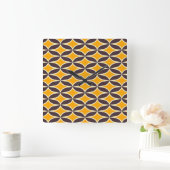 Retro geometric pattern yellow and brown leaf vierkante klok (Huis)