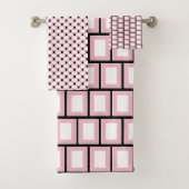 Retro Geometric Square Tiled Pink White Pattern Bad Handdoek (Insitu)