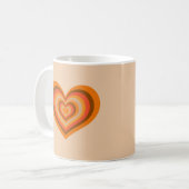 Retro gestreepte hart mok - Oranje op Beige (Voorkant links)