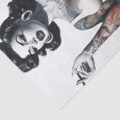 Retro getatoeëerd meisje tissuepapier (Detail)