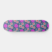 Retro Girly Roze Bloemen Patroon Skateboard (Horizontaal)