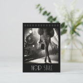  retro glamoureus meisje op het treinstation briefkaart (Staand voorkant)