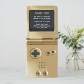 Retro Gold Handheld Gaming Birthday Invitation Kaart (Staand voorkant)