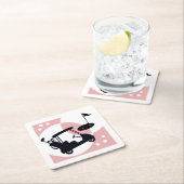 Retro golfkar in zwart & roze kartonnen onderzetters (Insitu)