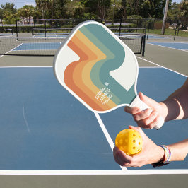 Retro golvende gepersonaliseerde naam Pickleball P Pickleball Paddle
