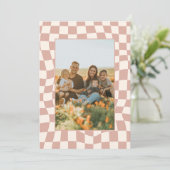 Retro golvende geruite roze foto feestdagenkaart (Staand voorkant)