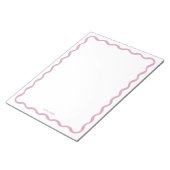 Retro golvende roze eenvoudige gepersonaliseerde b notitieblok (Schuin)