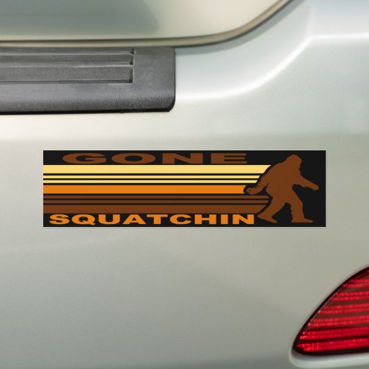  Retro Gone Squatchin Bumpersticker (Op auto)