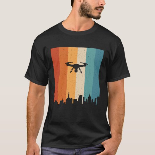 Retro Graphic Drone Flying Quadcopter Pilot RC Dro T-shirt (Voorkant)