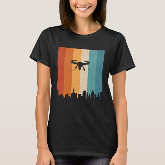 Retro Graphic Drone Flying Quadcopter Pilot RC Dro T-shirt (Voorkant)